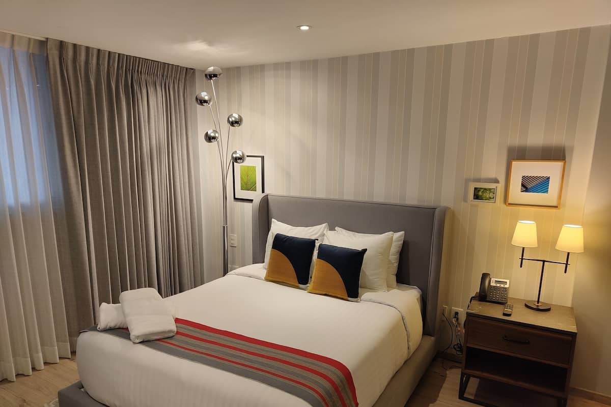 Economy Loft, 1 Queen Bed | 1 bedroom, in-room safe, soundproofing, free WiFi
