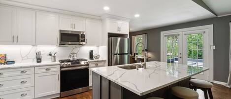 冰箱、微波炉、烤箱、炉灶