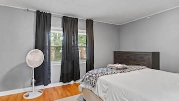 3 camere, una scrivania, ferro/asse da stiro, Wi-Fi