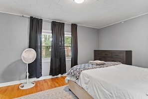 3 bedrooms, desk, iron/ironing board, WiFi