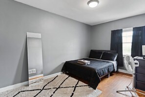 3 bedrooms, desk, iron/ironing board, WiFi