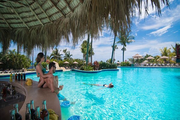 Outdoor pool - LHVC - Junior Suite -- closest to beach and pools, ALL INCLUSIVE (Puerto Plata)