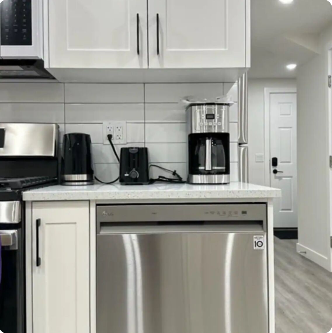 Refrigerador, microondas, horno y parrilla de estufa 