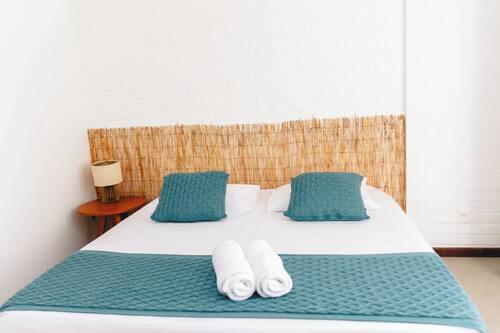 Habitación doble Deluxe | Ropa de cama hipoalergénica, escritorio, wifi gratis y ropa de cama