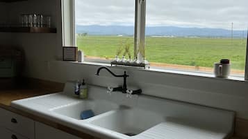 Cookware/dishes/utensils