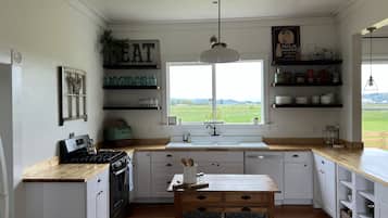 Batterie de cuisine, vaisselle et ustensiles