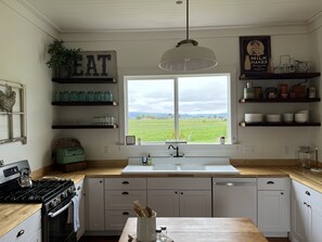 Cookware/dishes/utensils