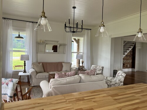 Farmhouse in beautiful Ferndale. Big enough for the whole family!