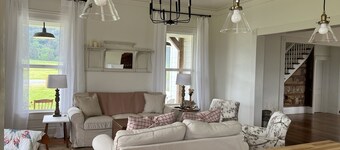 Farmhouse in beautiful Ferndale. Big enough for the whole family!