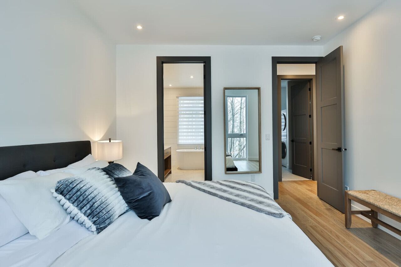 4 bedrooms, desk, travel crib, free WiFi