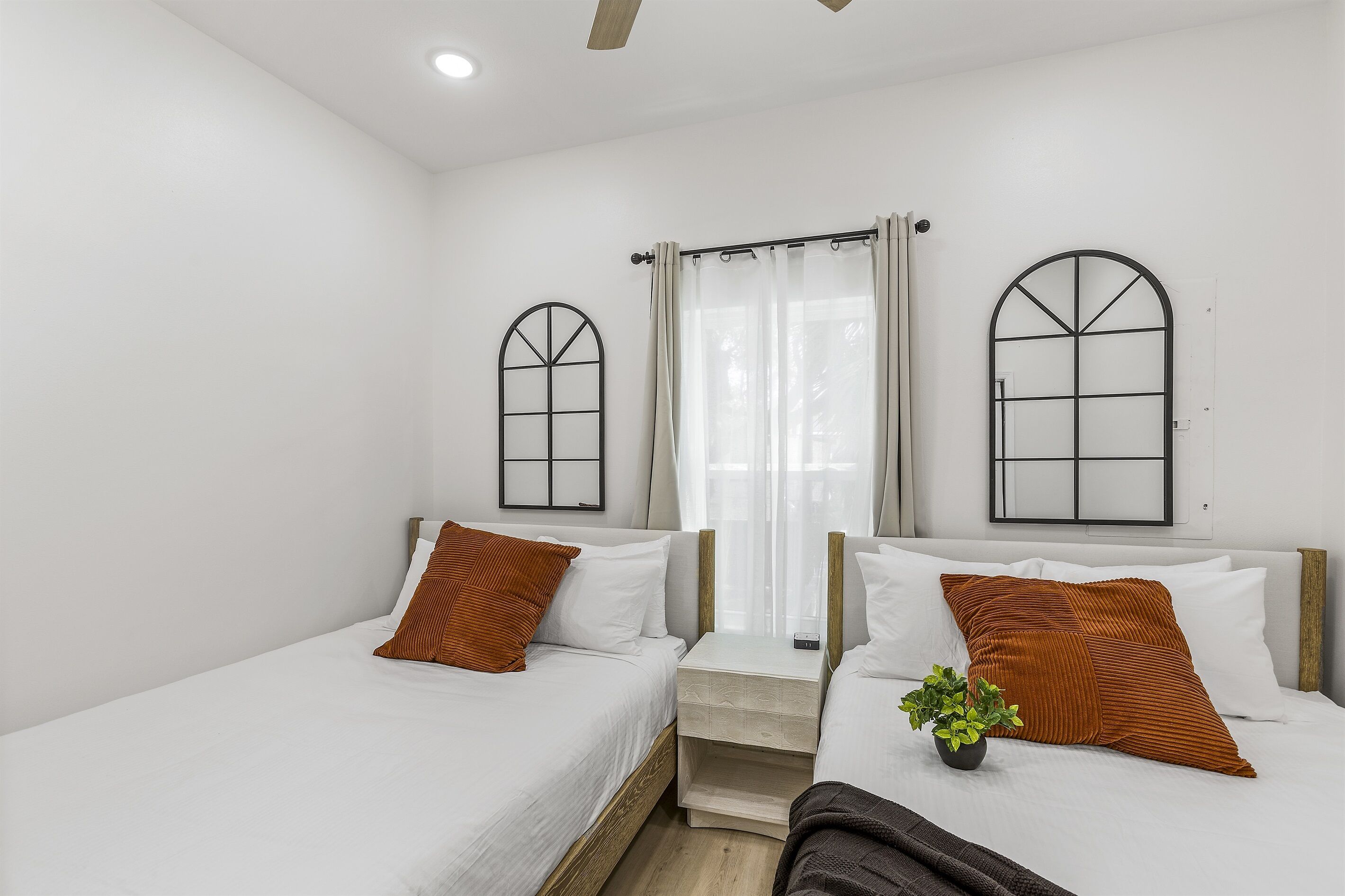 4 bedrooms, desk, iron/ironing board, travel crib