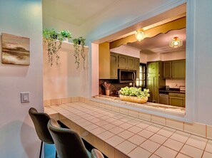 Kylskåp, mikrovågsugn, ugn och diskmaskin