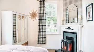 4 bedrooms, desk, iron/ironing board, travel crib