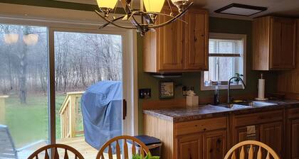 Cozy House between Mt Pleasant and Midland!