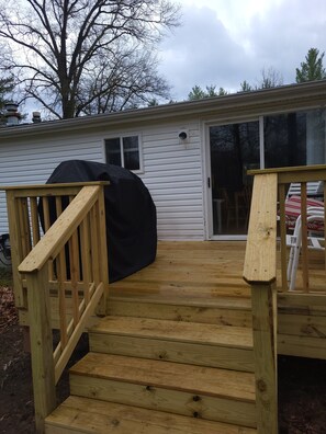 Terrace/patio - Cozy House between Mt Pleasant and Midland! (Midland)