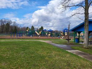 Children’s area - Cozy House between Mt Pleasant and Midland! (Midland)