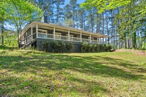 Exterior - 12-Acre Oasis: Picturesque Lakefront Sanctuary near ATL (hampton)