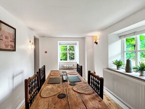 Dining - 2 bedroom accommodation in Broughton Gifford, near Melksham (Broughton Gifford, near Melksham)