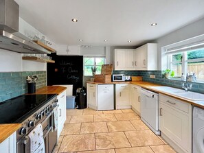 Dishwasher - 2 bedroom accommodation in Broughton Gifford, near Melksham (Broughton Gifford, near Melksham)