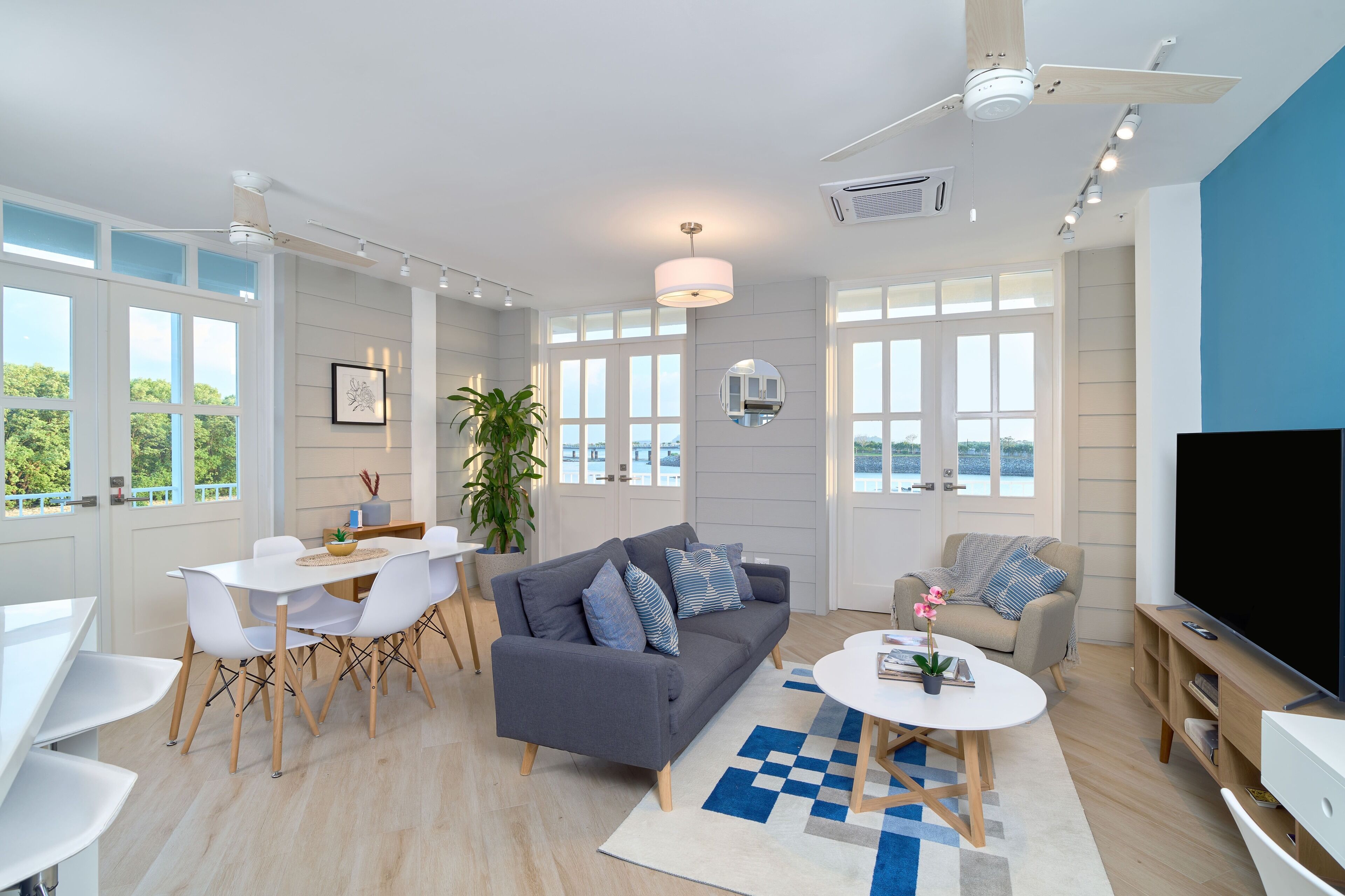Apartamento (1D) | Zona de estar | Smart TV de 40 pulgadas con canales por cable