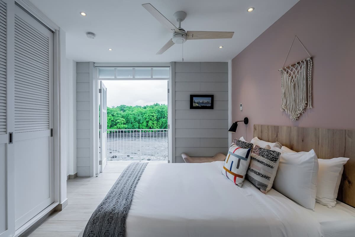 1 bedroom, premium bedding, iron/ironing board, free WiFi