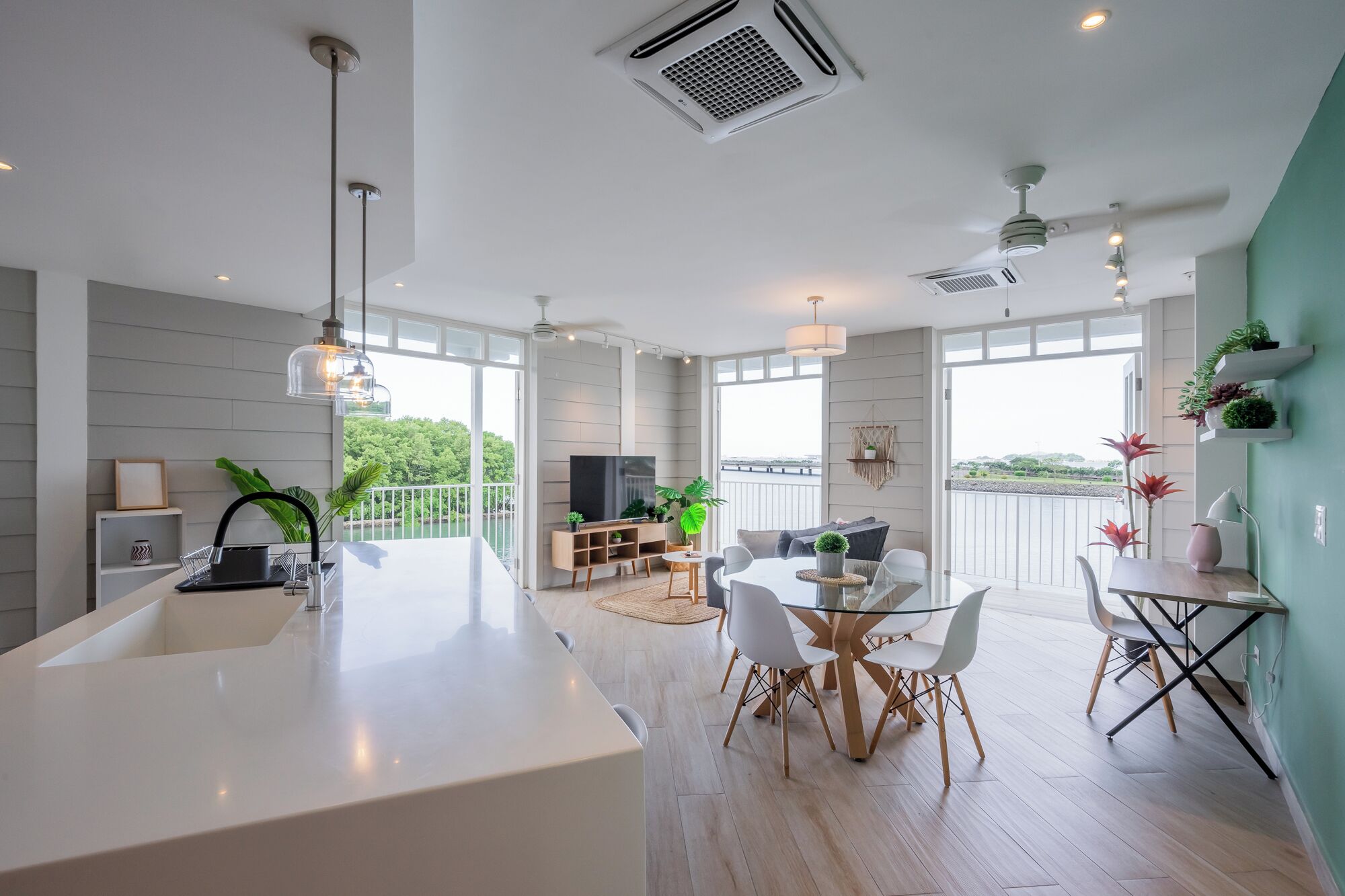 Apartamento (2D) | Zona de estar | Smart TV de 40 pulgadas con canales por cable