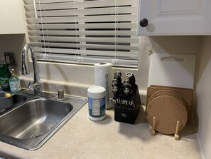 Interior - Near Claremont La Verne near highways 10 57 210 Memory foam Queen's bed (La Verne)