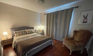 4 habitaciones, tabla de planchar con plancha, wifi y ropa de cama 