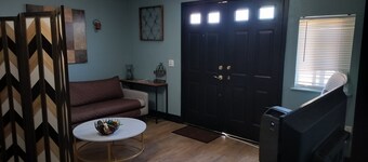 Guest house studio close to downtown.