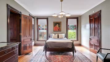 5 slaapkamers, een strijkplank/strijkijzer, reisbedje, wifi