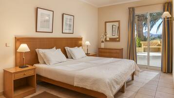 3 habitaciones, tabla de planchar con plancha, wifi y ropa de cama