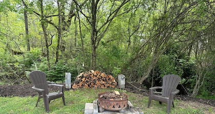 NEW VRBO!! CREEKSIDE HOUSE NEAR PISGAH FOREST ENTRANCE AND BREVARD