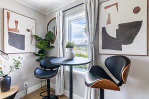 Dining - Cozy 100-year-old Brick Cottage. Thoughtfully designed for Travel Professionals. (Long Beach)