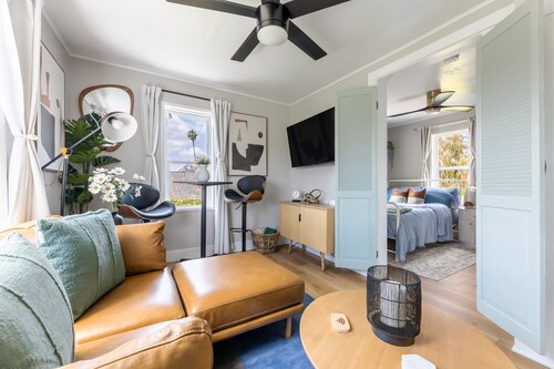 Cozy 100-year-old Brick Cottage. Thoughtfully designed for Travel Professionals.