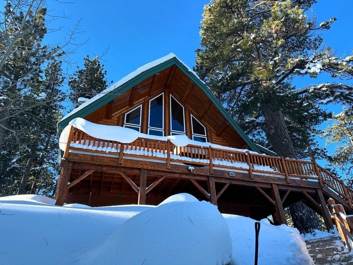 Photo 2 of Lakeview Lodge - Across the street from the lake, Log Cabin, Arcade Game ,Lake Views ,NatlForest