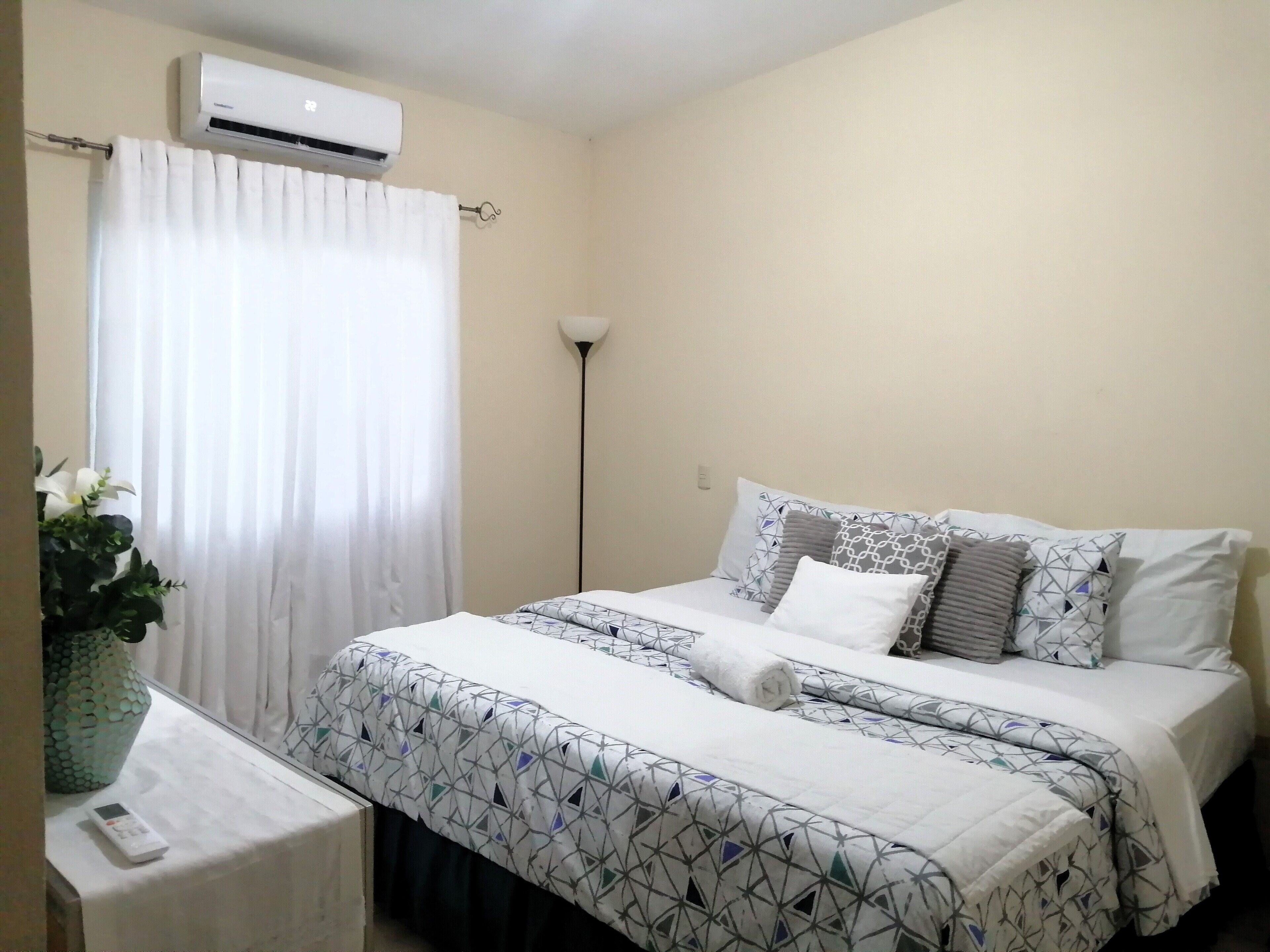 3 makuuhuonetta, silitysrauta/-lauta, Wi-Fi, vuodevaatteet