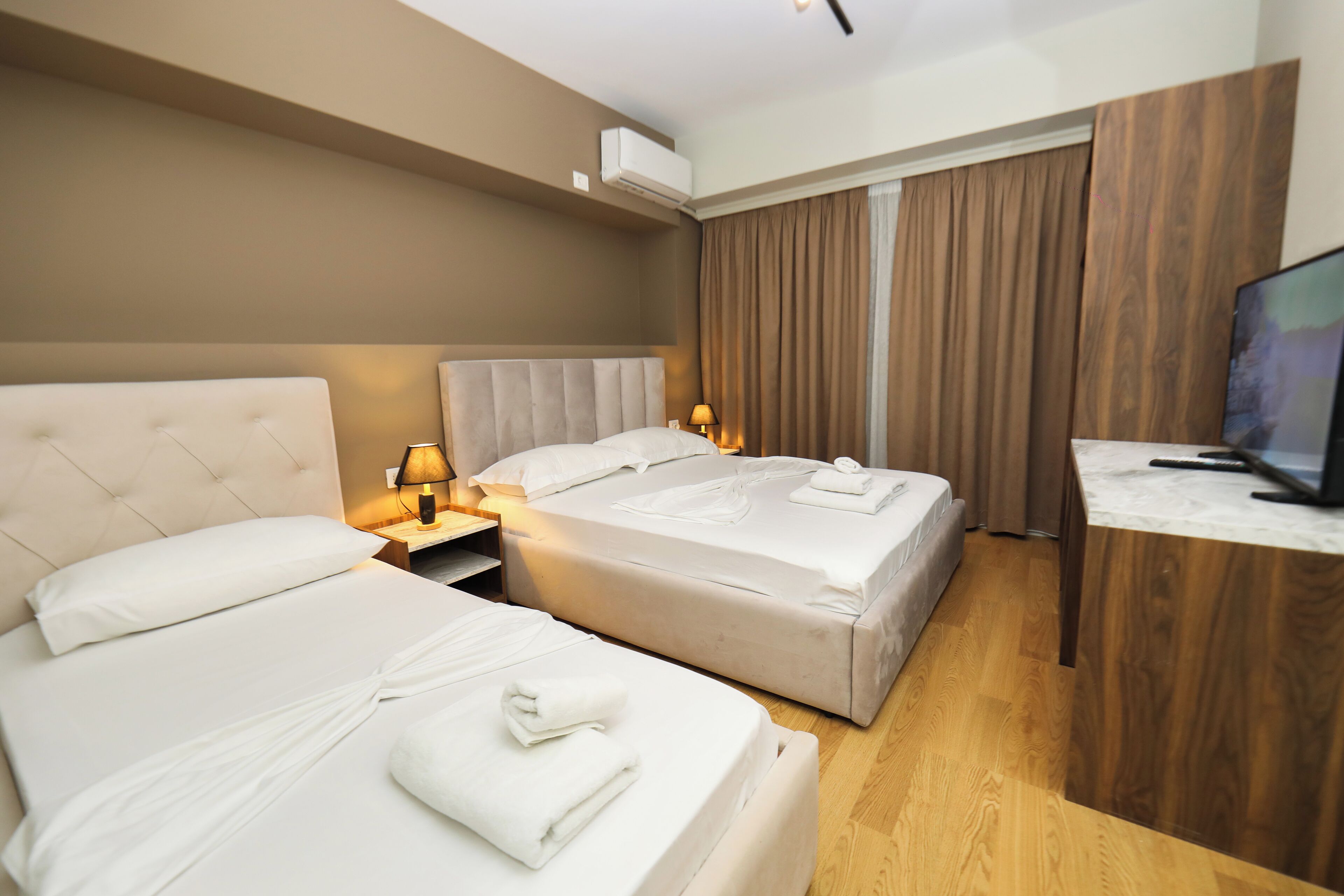 Deluxe Triple Room | Desk, laptop workspace, blackout drapes, soundproofing