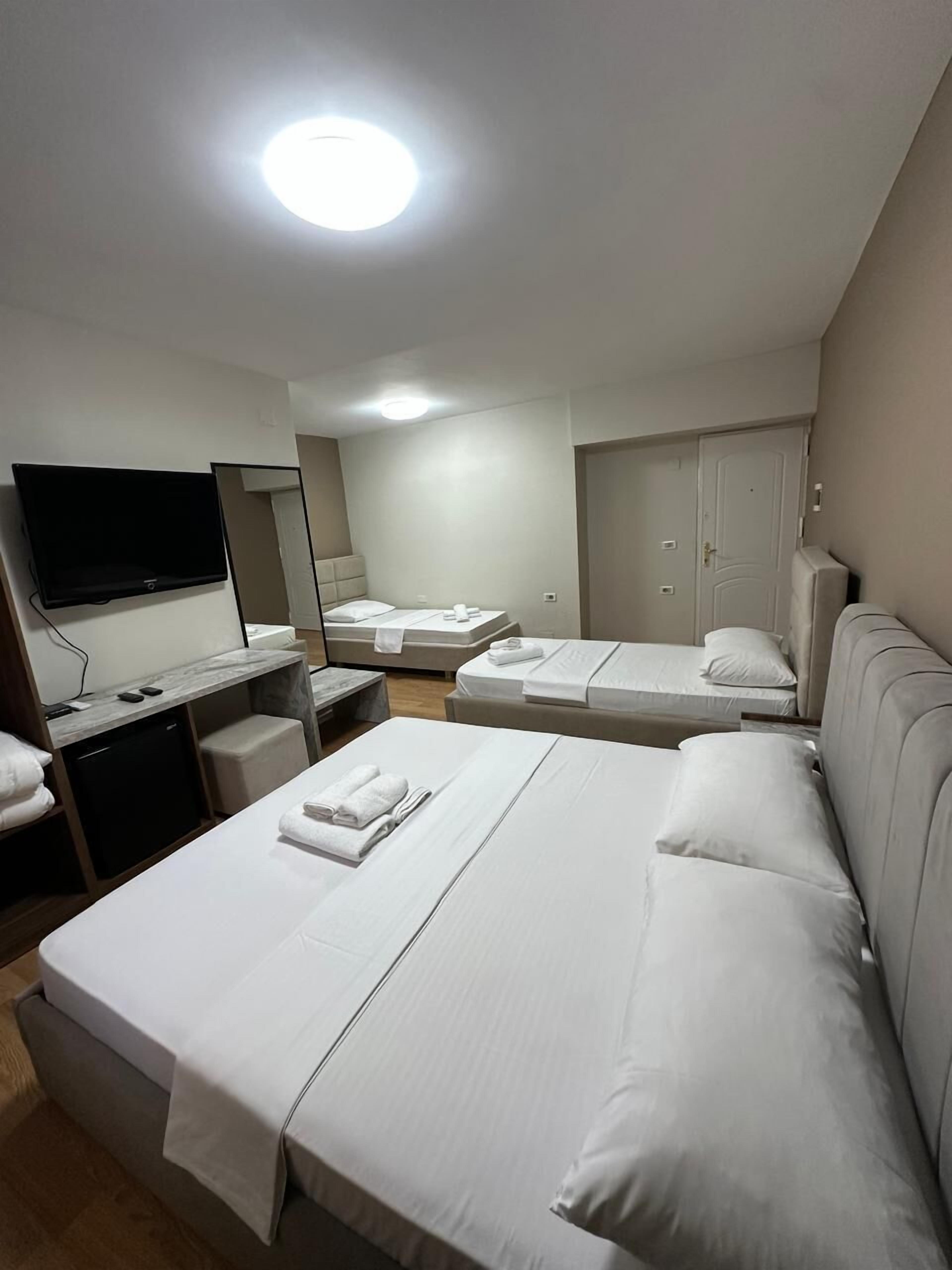 Deluxe Room | Desk, laptop workspace, blackout drapes, soundproofing