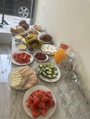 Free daily buffet breakfast