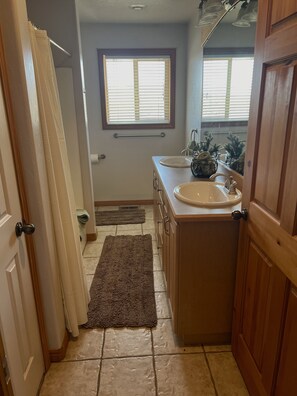 Jetted bath, towels, soap, shampoo