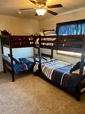 4 bedrooms, desk, iron/ironing board, WiFi