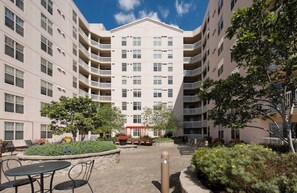 Unclassified image, 4 of 32, button