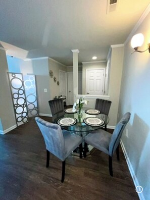 Dining - Victory Penthouse Retreat – Modern 2BED/2BATH (Baltimore)