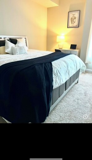 2 bedrooms, desk, WiFi, bed sheets