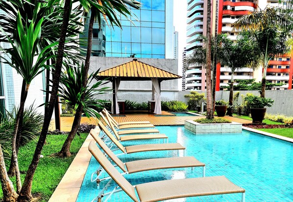 Piscine couverte, piscine extérieure
