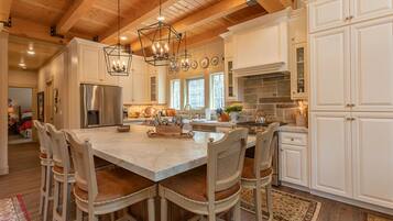 獨棟房屋 (6 Bedrooms) | 餐廳