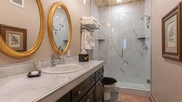 House (6 Bedrooms) | Bathroom | Shower