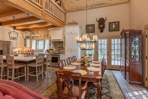 Maison (6 Bedrooms) | Salle à manger
