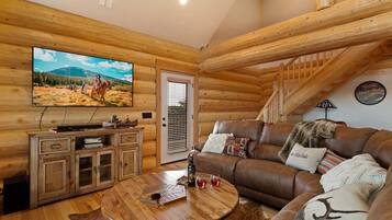 獨棟房屋 (3 Bedrooms) | 起居區 | 電視、 DVD 播放機