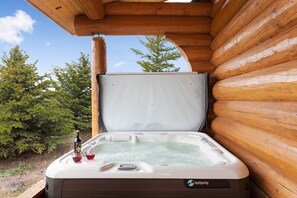 Outdoor spa tub - Sunset Magic (Island Park)